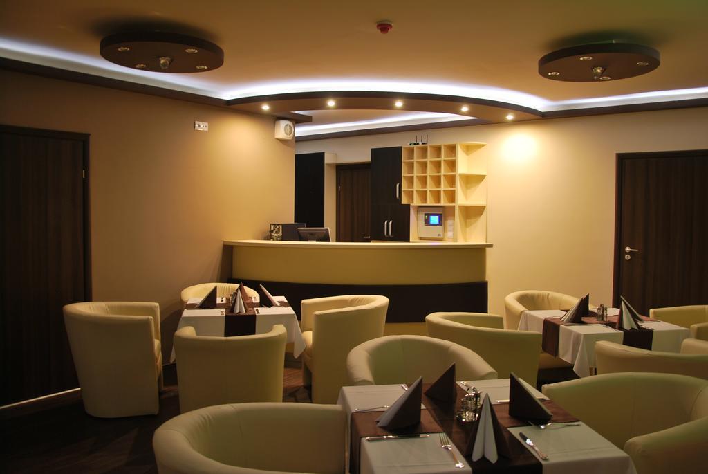 Hotel Palma Ньирбатор Экстерьер фото