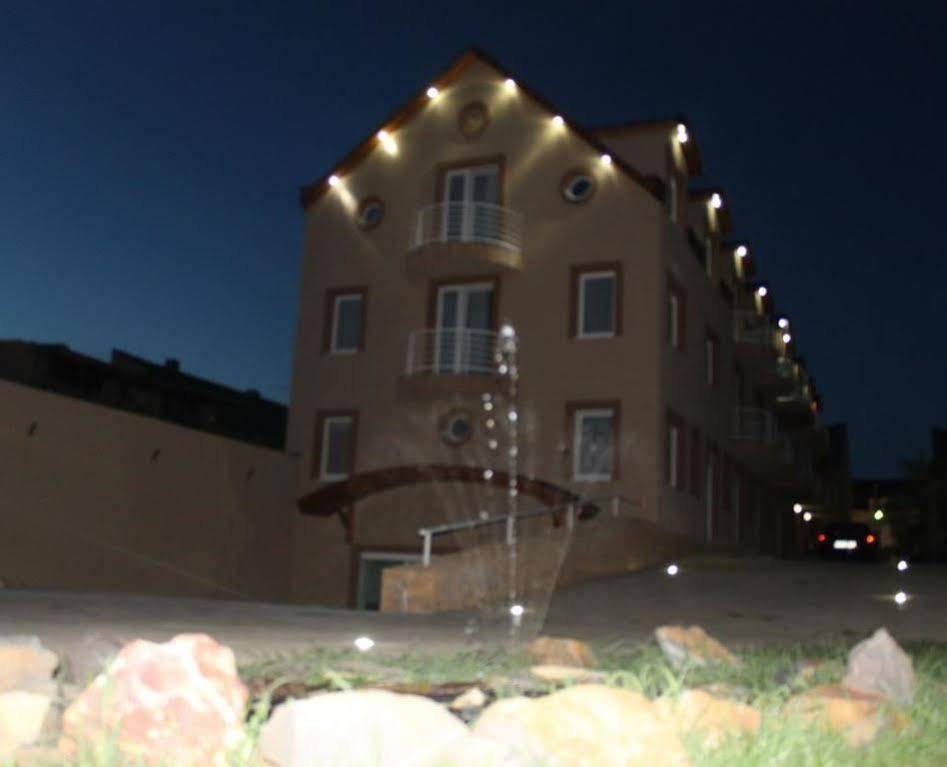 Hotel Palma Ньирбатор Экстерьер фото